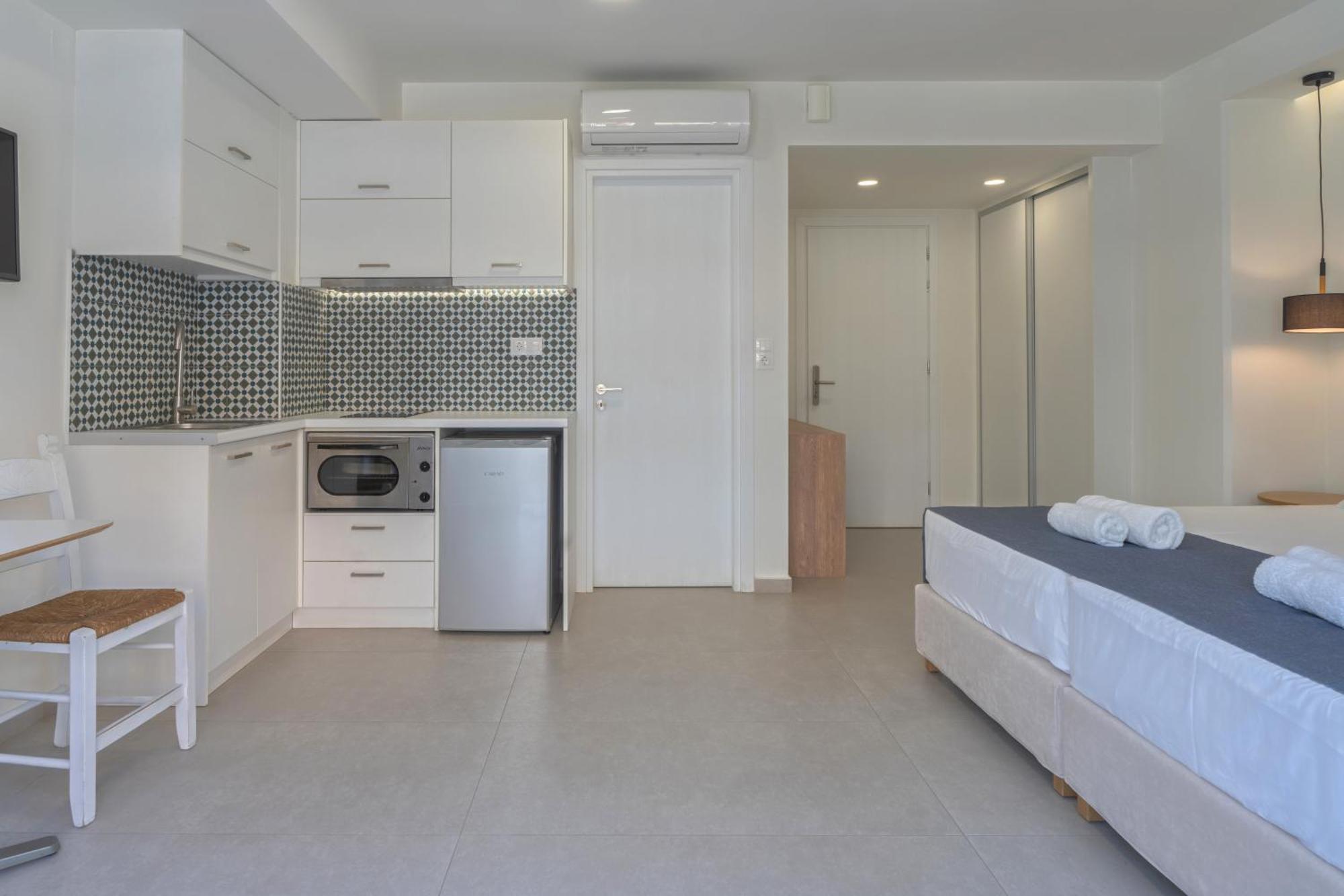 Meltemi Coast Suites Ретимно Экстерьер фото